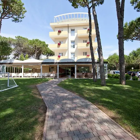 La Pineta Aparthotel 4*