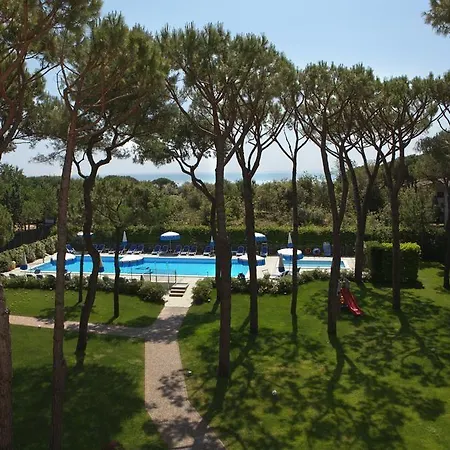 Ξενοδοχείο με διαμερίσματα La Pineta 4*