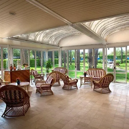 Ξενοδοχείο με διαμερίσματα La Pineta 4*