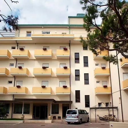La Pineta 4*